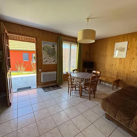 Holiday home Escapade Au Bord Du Lac, Double Maison